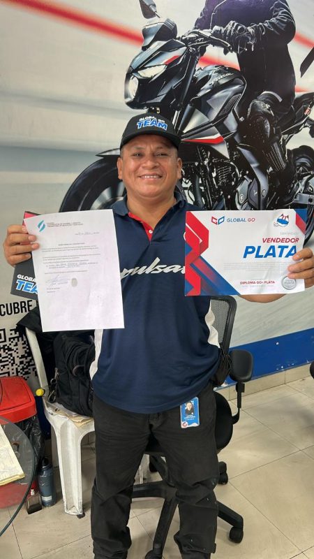Vendedor Plata — Bajaj Pulsar - Diploma + certificado oficial