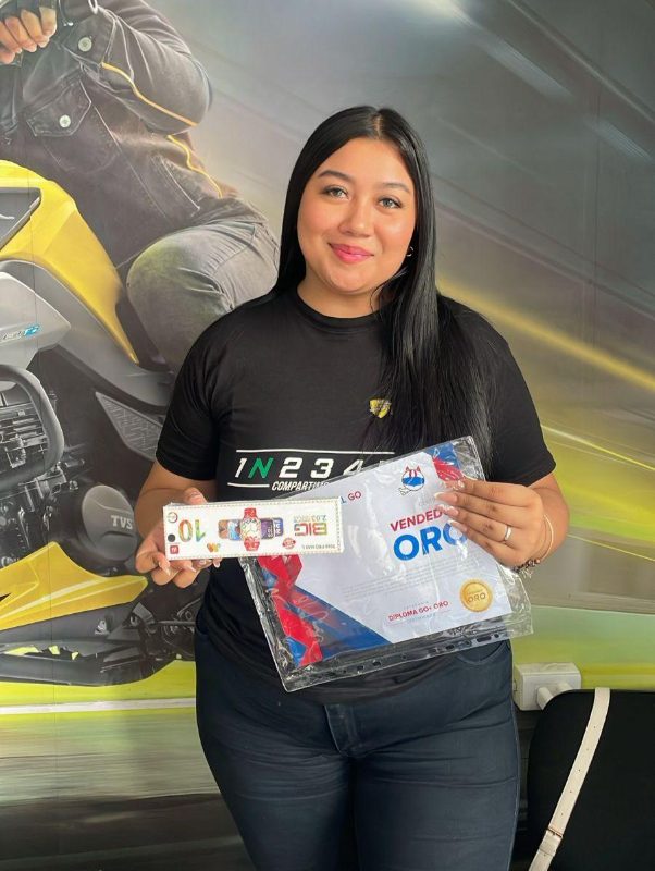 Vendedora Oro — Dealer · TVS - Smartphone Big 2.03 · diploma Oro